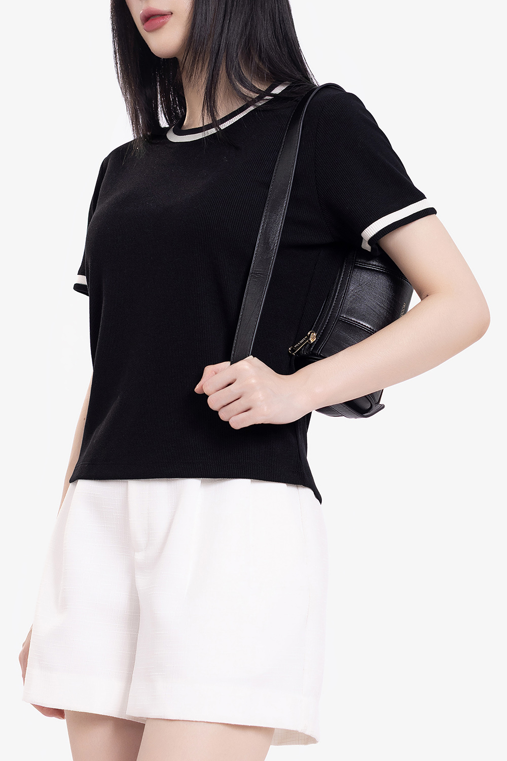 Áo thun gân cotton màu đen viền trắng