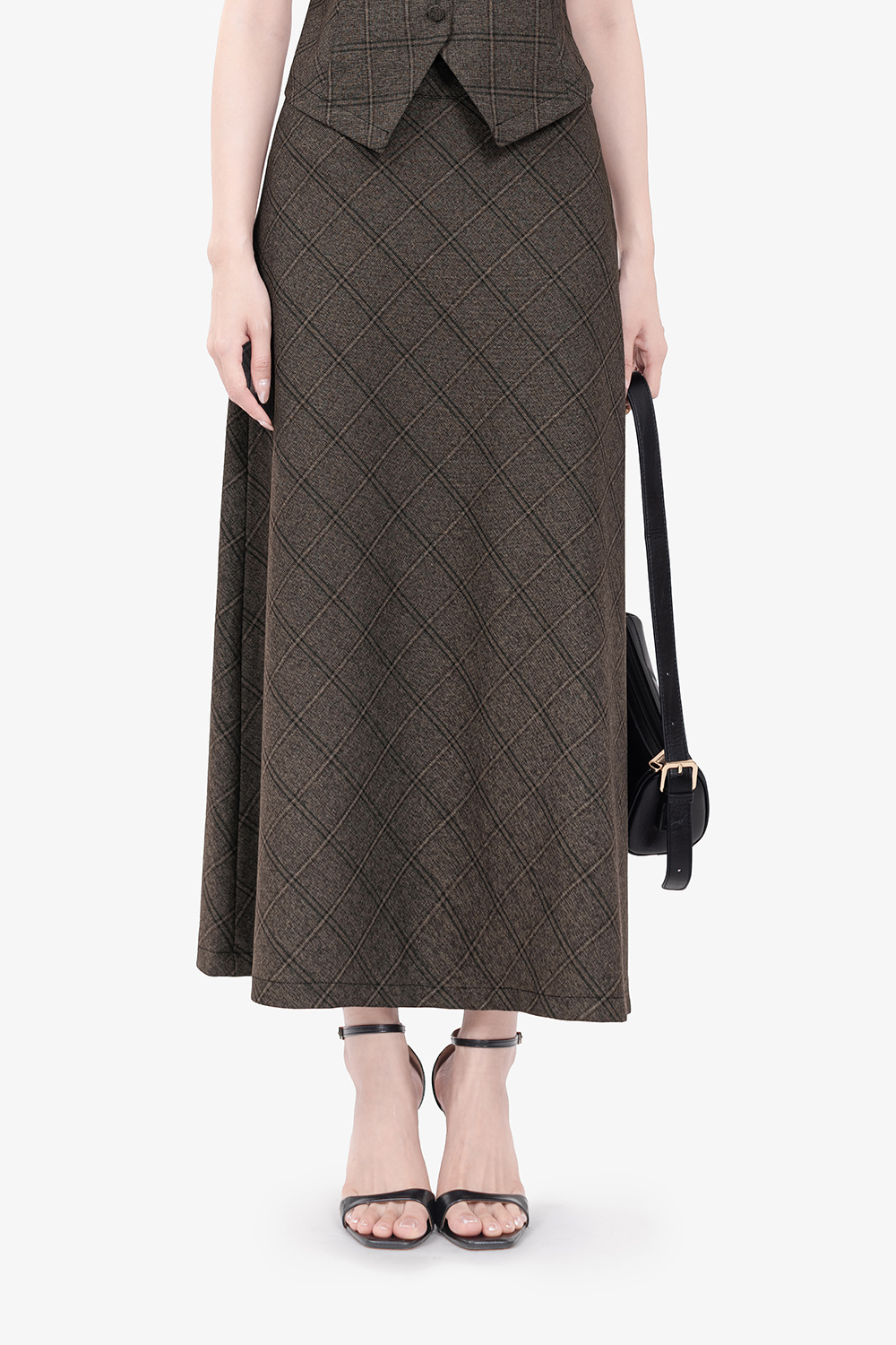 Chân váy xòe dáng dài họa tiết caro