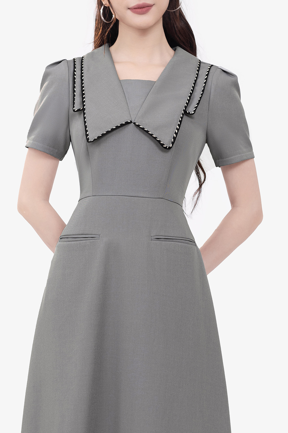 Đầm xòe công sở cổ sen nhọn viền đen