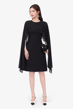 Đầm đen chữ A cổ tròn phối choàng chiffon
