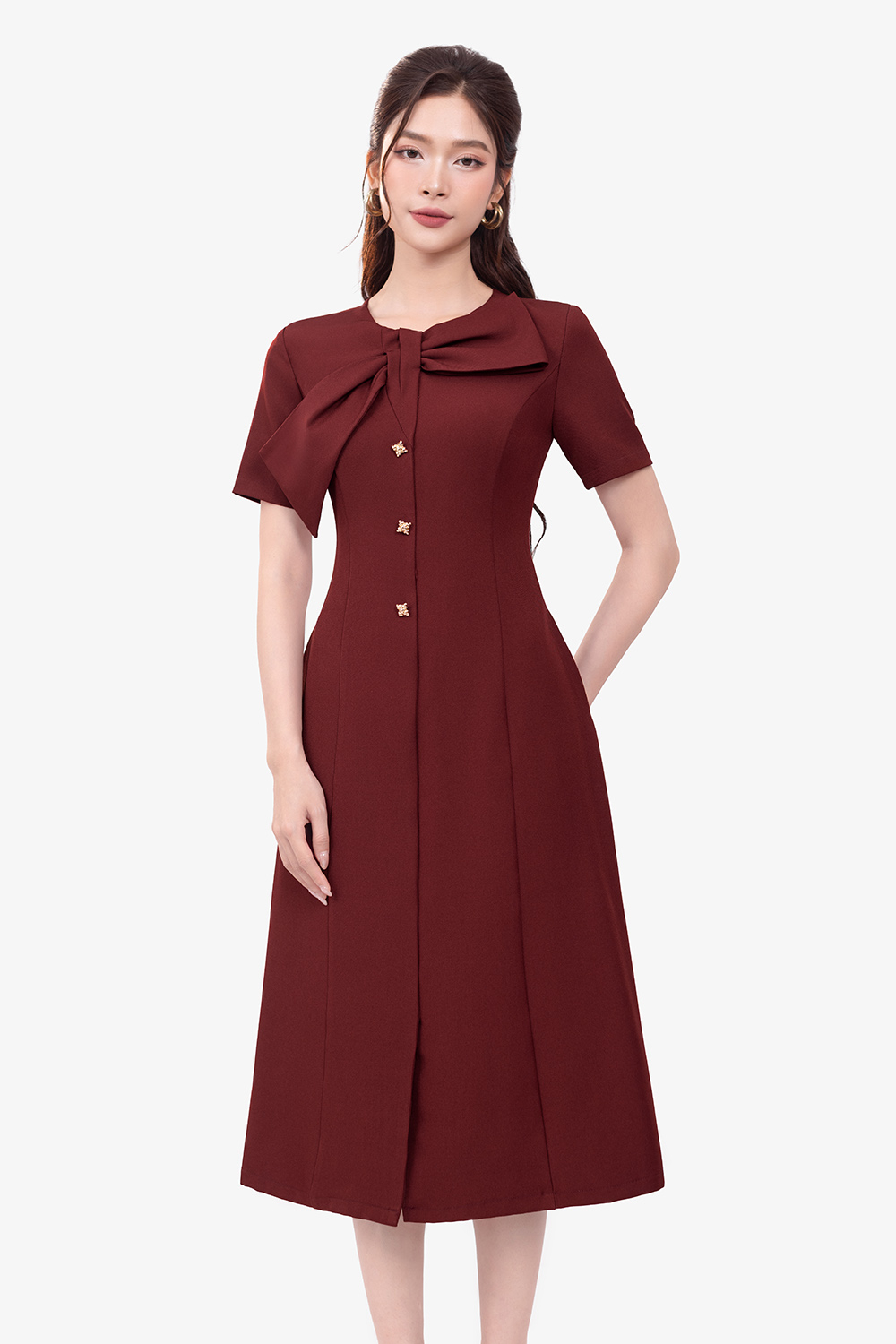 Đầm đỏ xòe dáng dài cổ phối nơ to