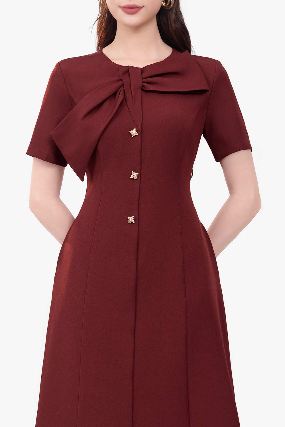 Đầm đỏ xòe dáng dài cổ phối nơ to