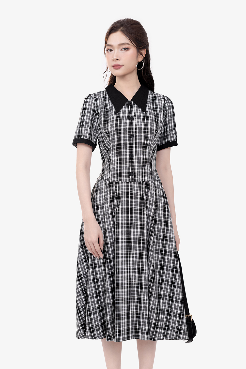 Đầm caro công sở dáng xòe phối cổ đen