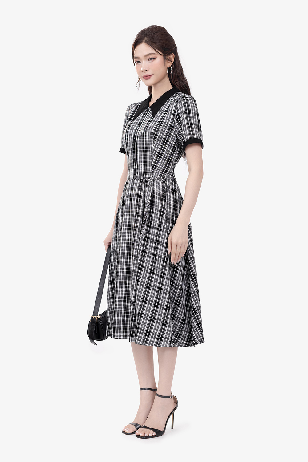 Đầm caro công sở dáng xòe phối cổ đen