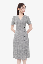 Đầm công sở dáng ôm cổ V phối nút