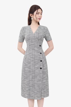 Đầm công sở dáng ôm cổ V phối nút