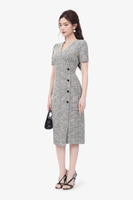 Đầm công sở dáng ôm cổ V phối nút