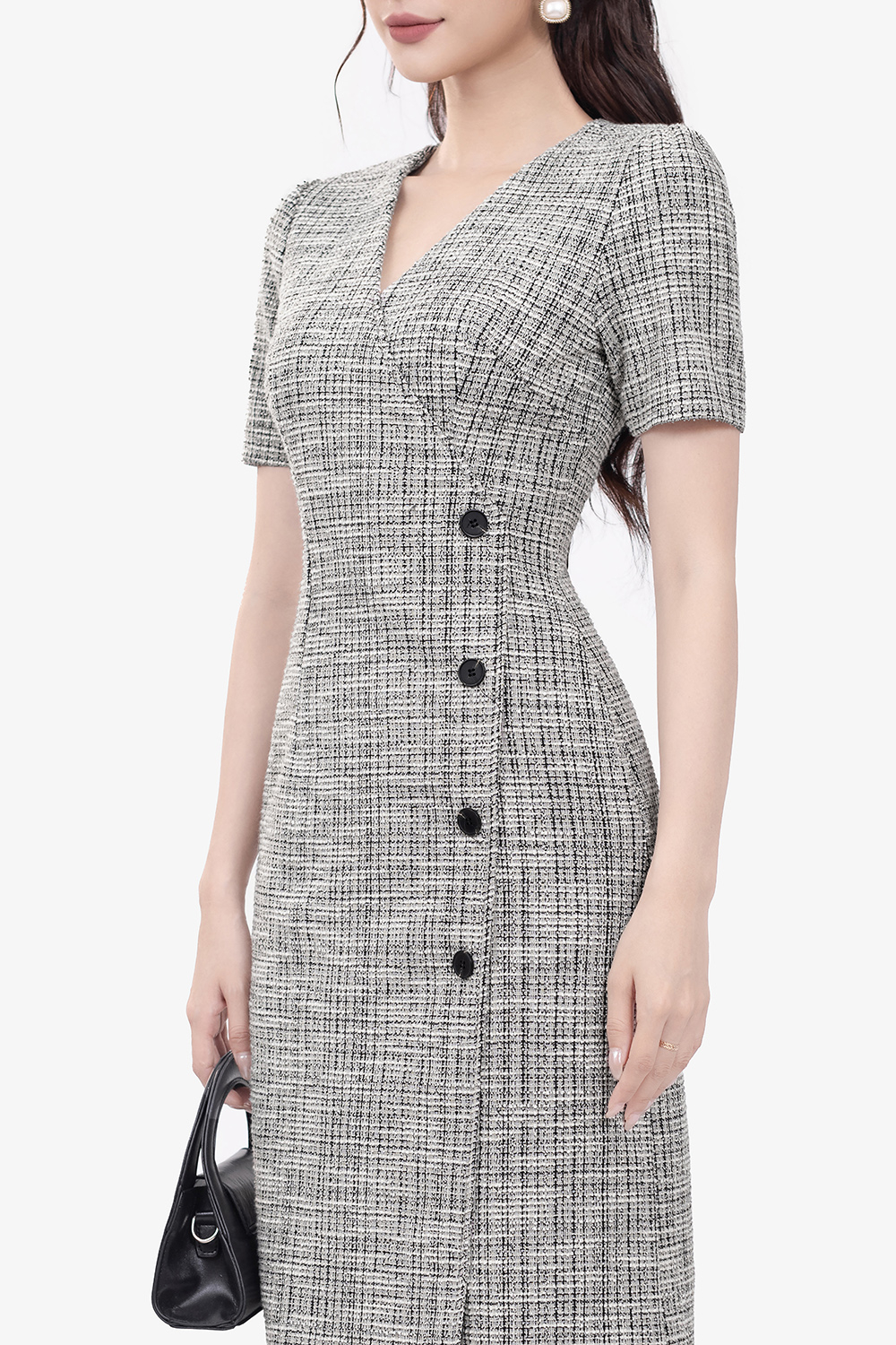 Đầm công sở dáng ôm cổ V phối nút