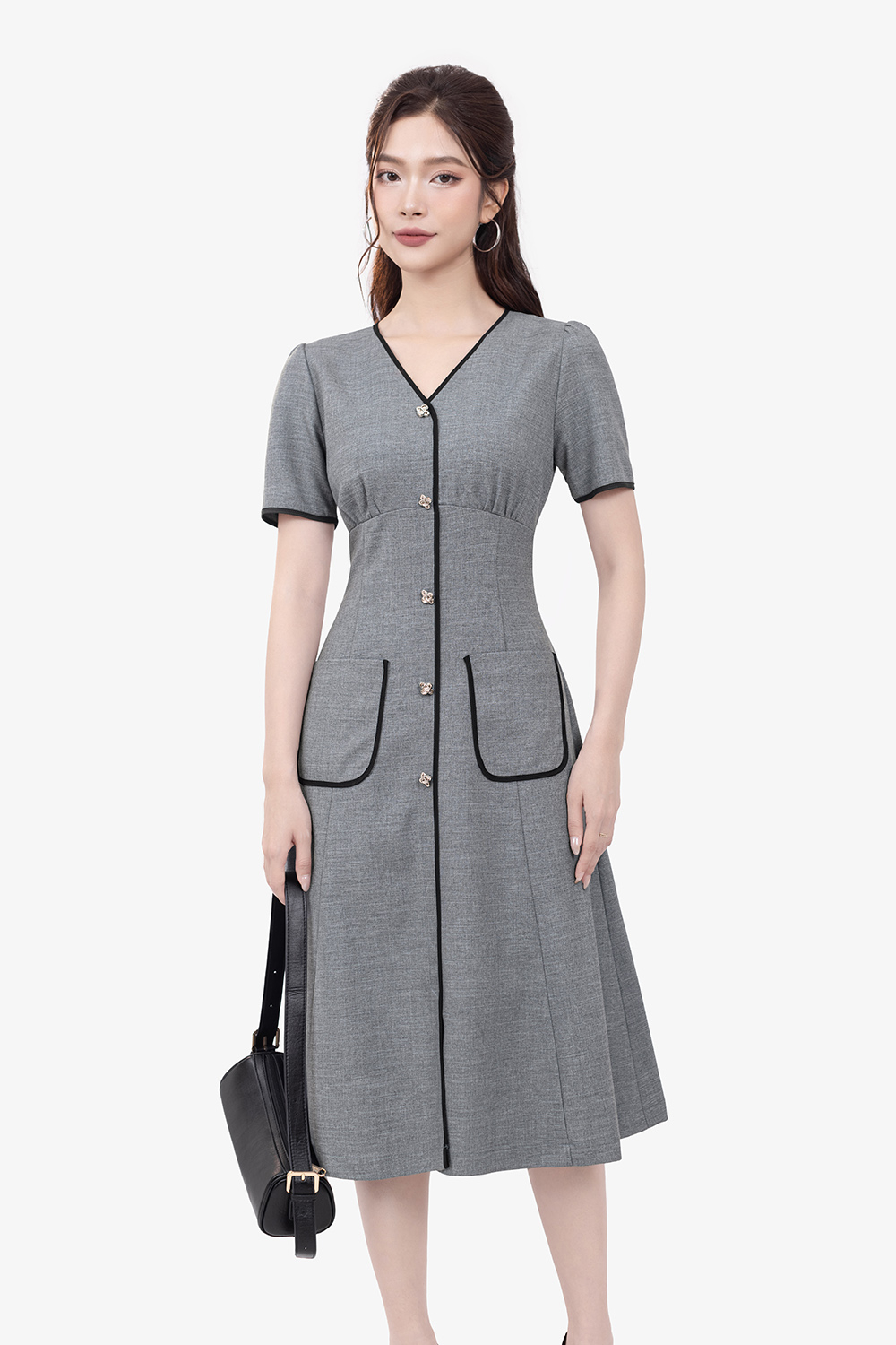 Đầm công sở cổ V phối túi viền đen