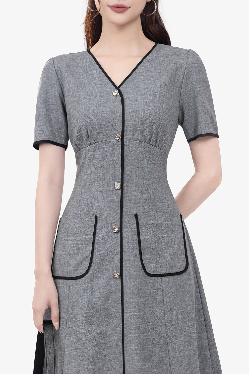 Đầm công sở cổ V phối túi viền đen