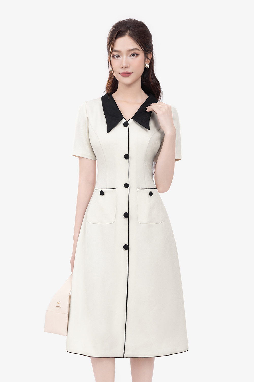 Đầm công sở chữ A cổ sen đen phối nút