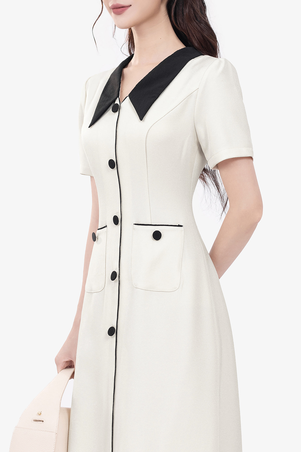 Đầm công sở chữ A cổ sen đen phối nút