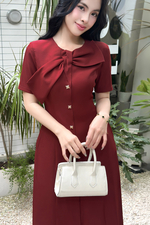 Đầm đỏ xòe dáng dài cổ phối nơ to