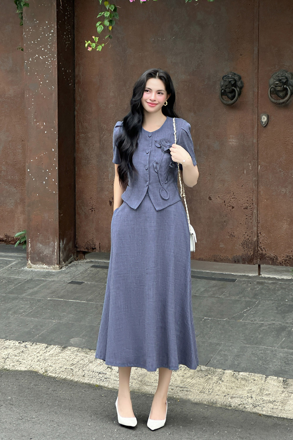 Áo kiểu nữ dáng ôm cổ tròn đính hoa