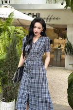 Đầm caro công sở cổ V kèm đai eo