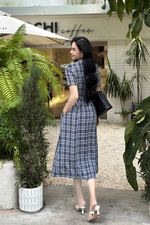 Đầm caro công sở cổ V kèm đai eo