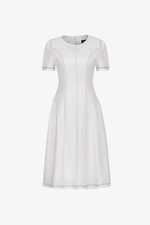 Đầm trắng dáng chữ A cổ tròn phối viền