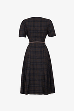 Đầm caro dáng xòe xếp ly phối nút