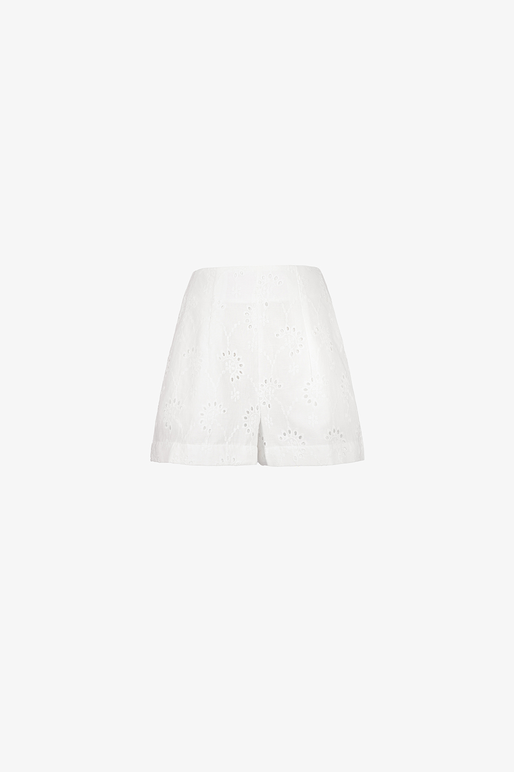 Quần short trắng xô thêu phối ren