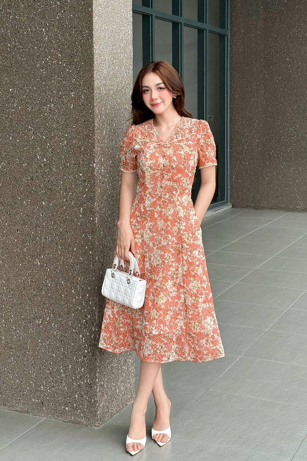 Đầm hoa cam dáng xòe tay ngắn cổ V