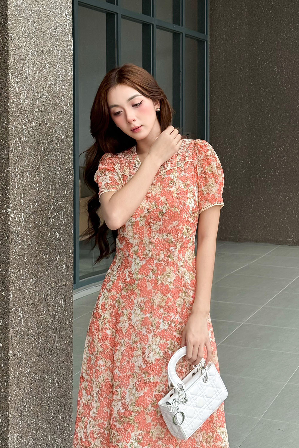 Đầm hoa cam dáng xòe tay ngắn cổ V