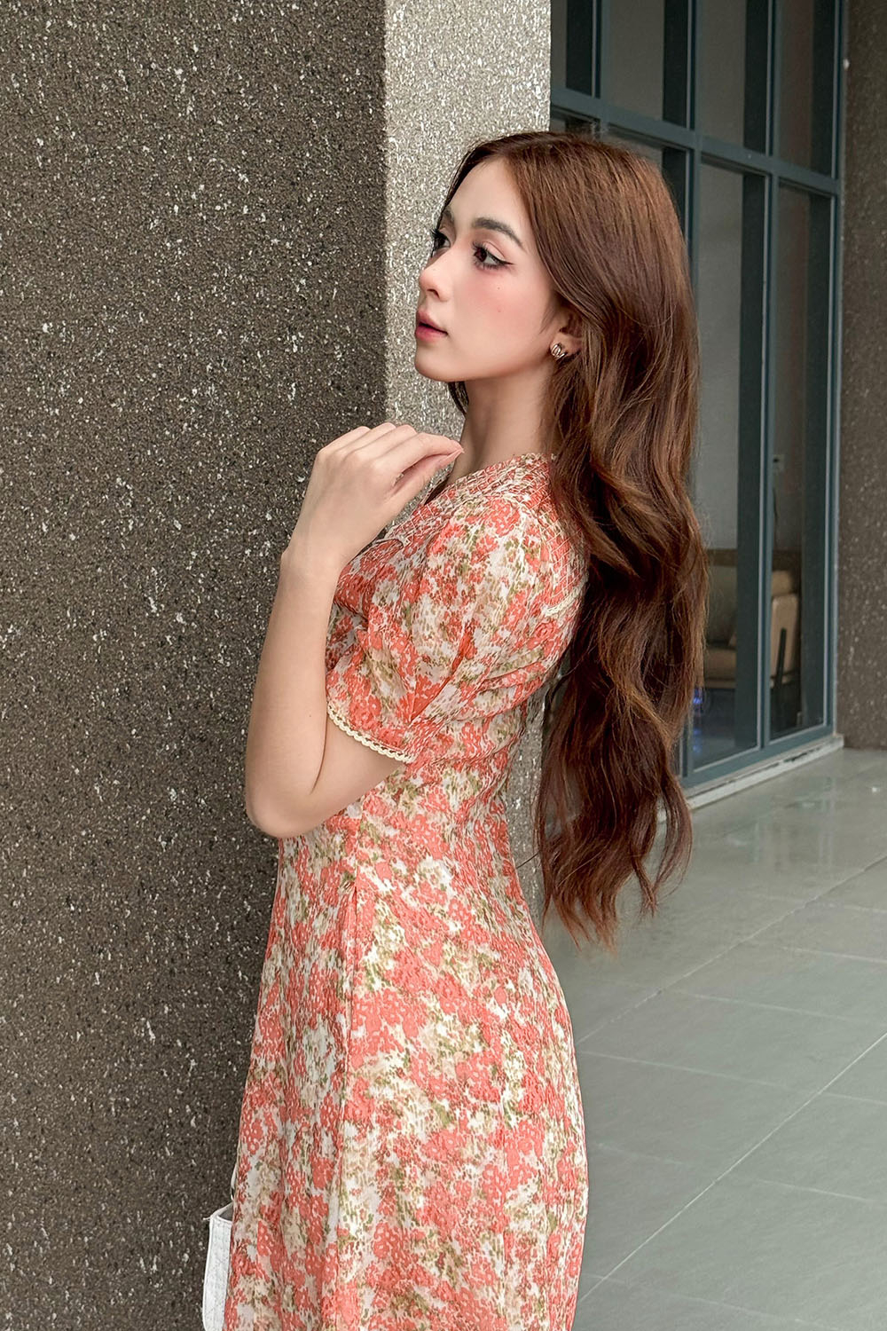 Đầm hoa cam dáng xòe tay ngắn cổ V