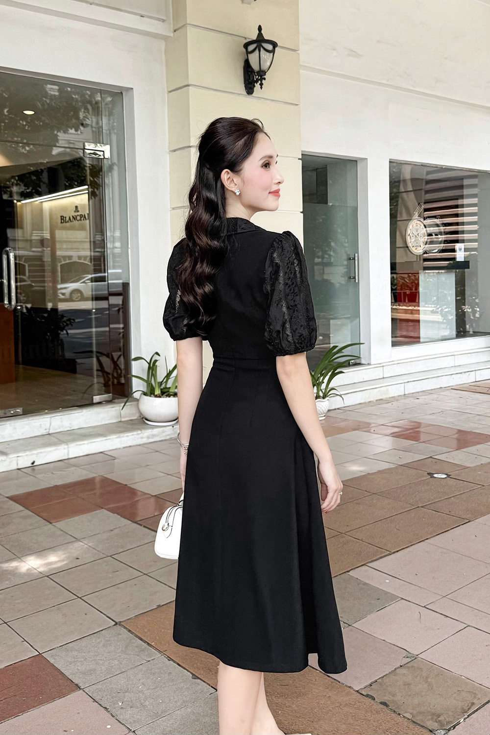 Đầm đen công sở dáng xòe cổ sơ mi