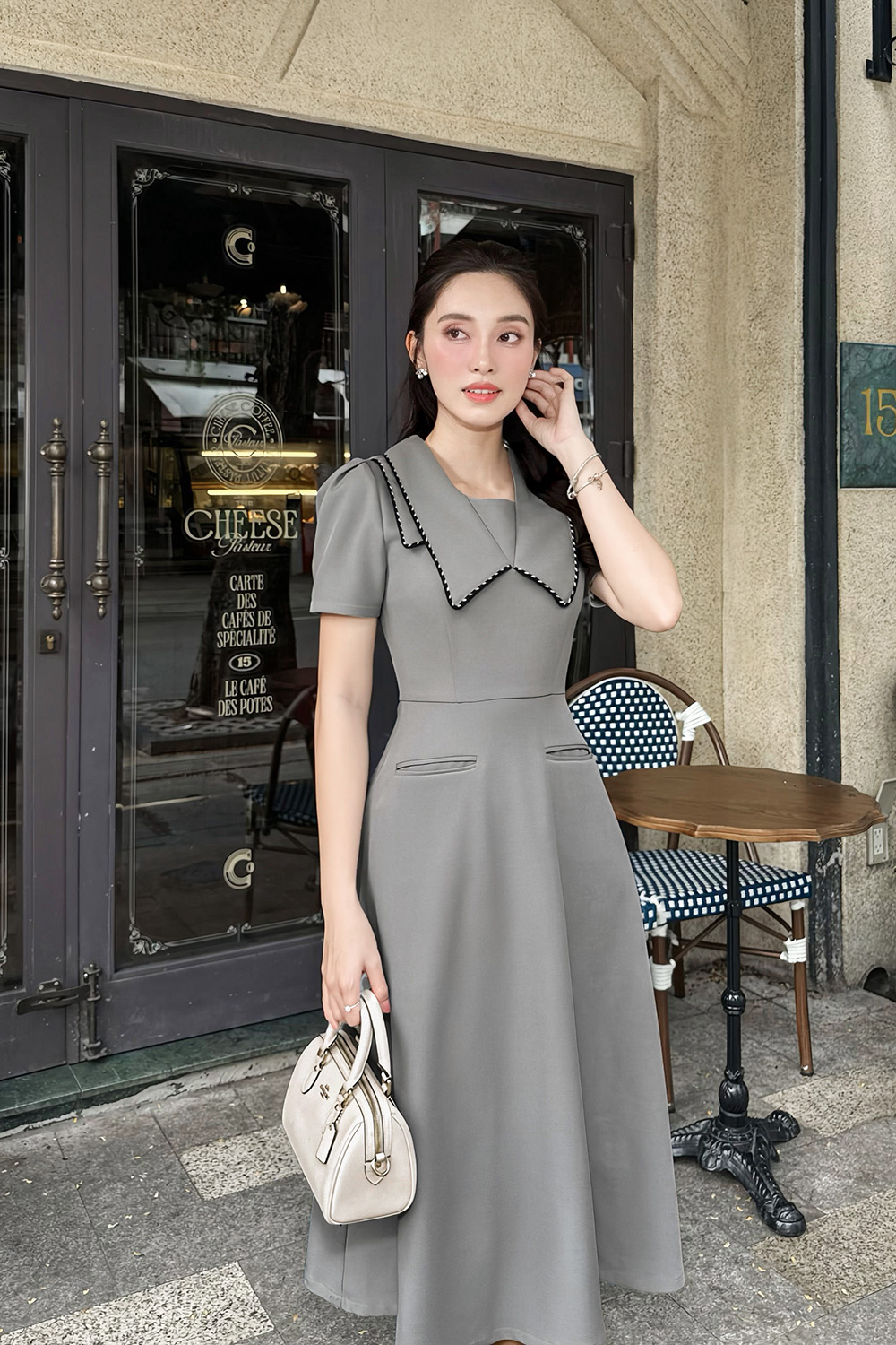 Đầm xòe công sở cổ sen nhọn viền đen