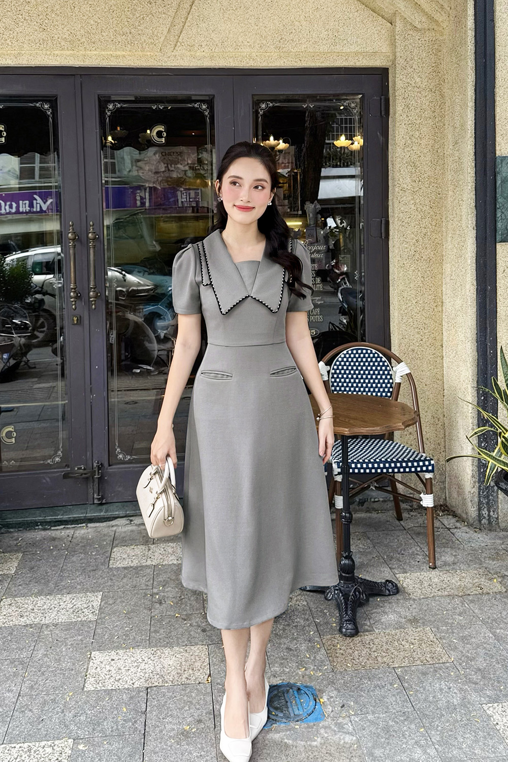 Đầm xòe công sở cổ sen nhọn viền đen