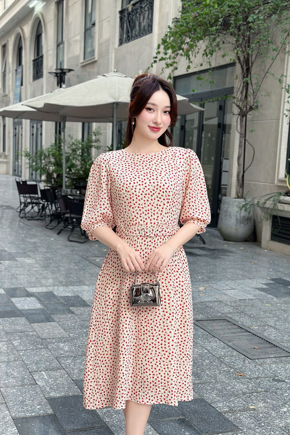 Đầm hoa nhí đỏ dáng chữ A thắt eo