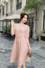 Đầm hoa nhí đỏ dáng chữ A thắt eo