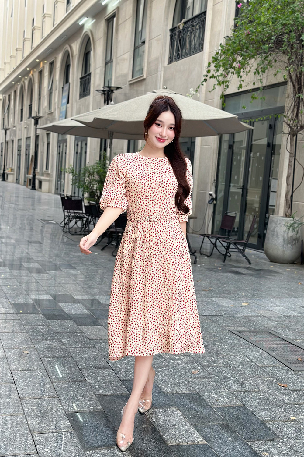 Đầm hoa nhí đỏ dáng chữ A thắt eo