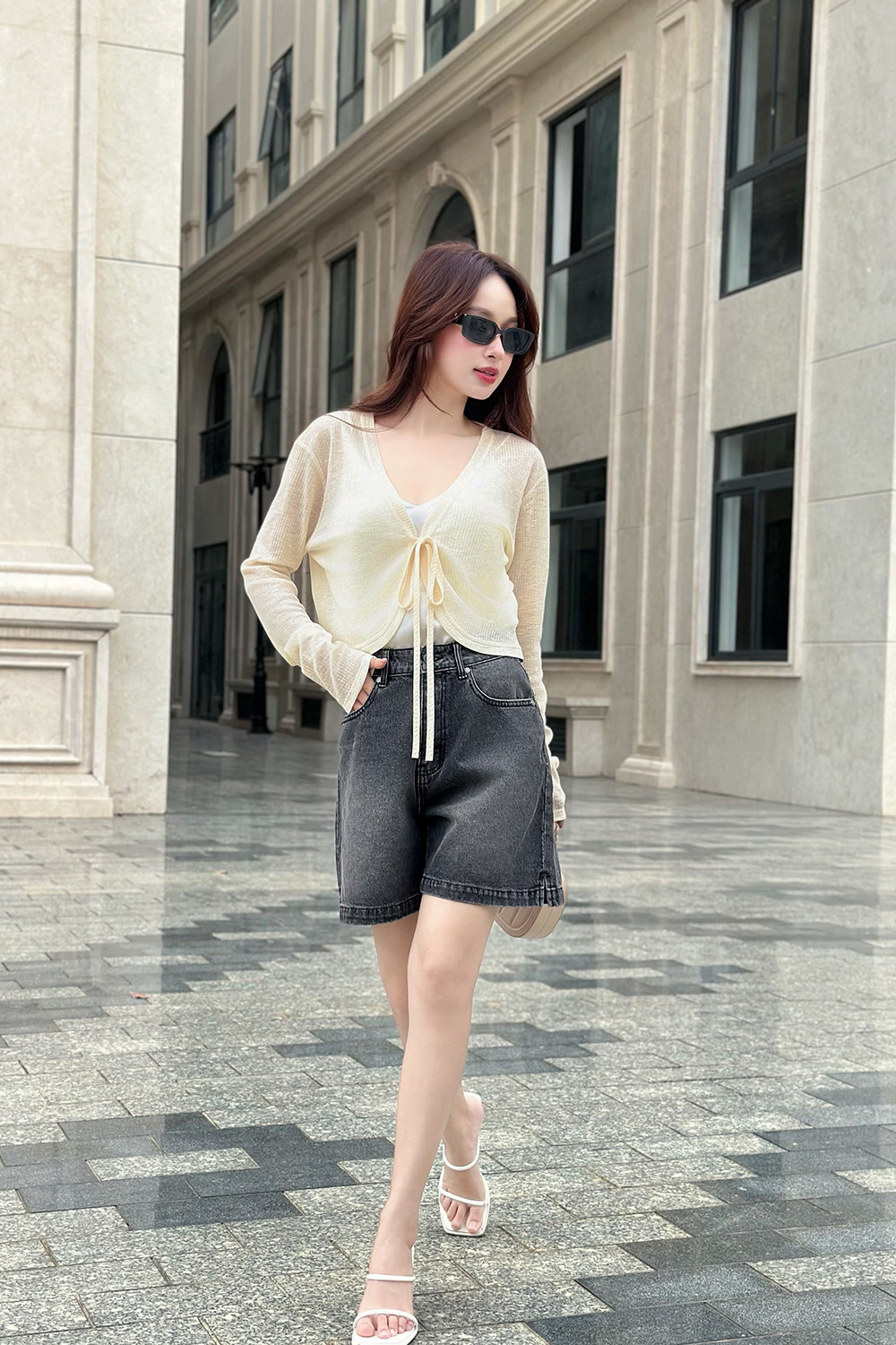 Áo khoác cardigan màu kem buộc dây eo