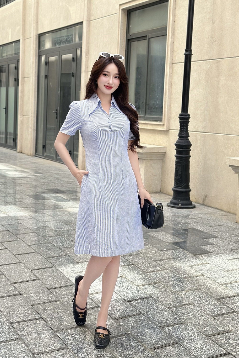 Đầm kẻ sọc xanh dáng chữ A cổ sơ mi