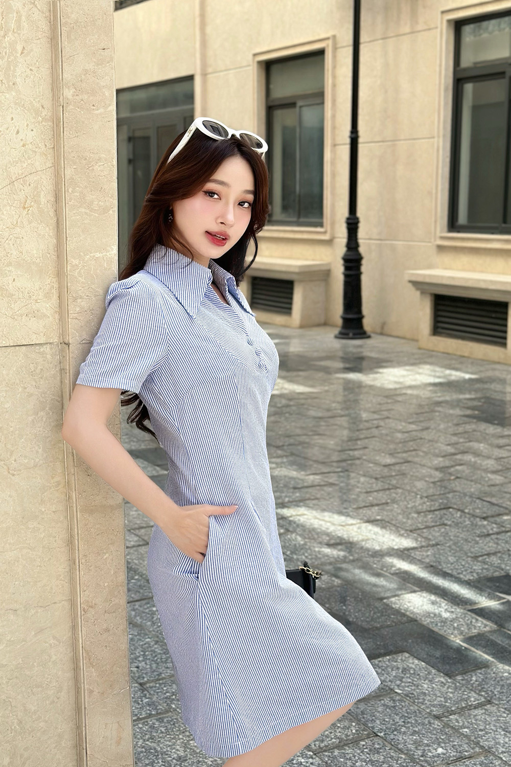 Đầm kẻ sọc xanh dáng chữ A cổ sơ mi