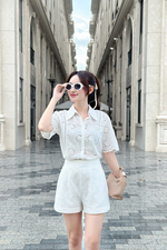 Quần short trắng xô thêu phối ren