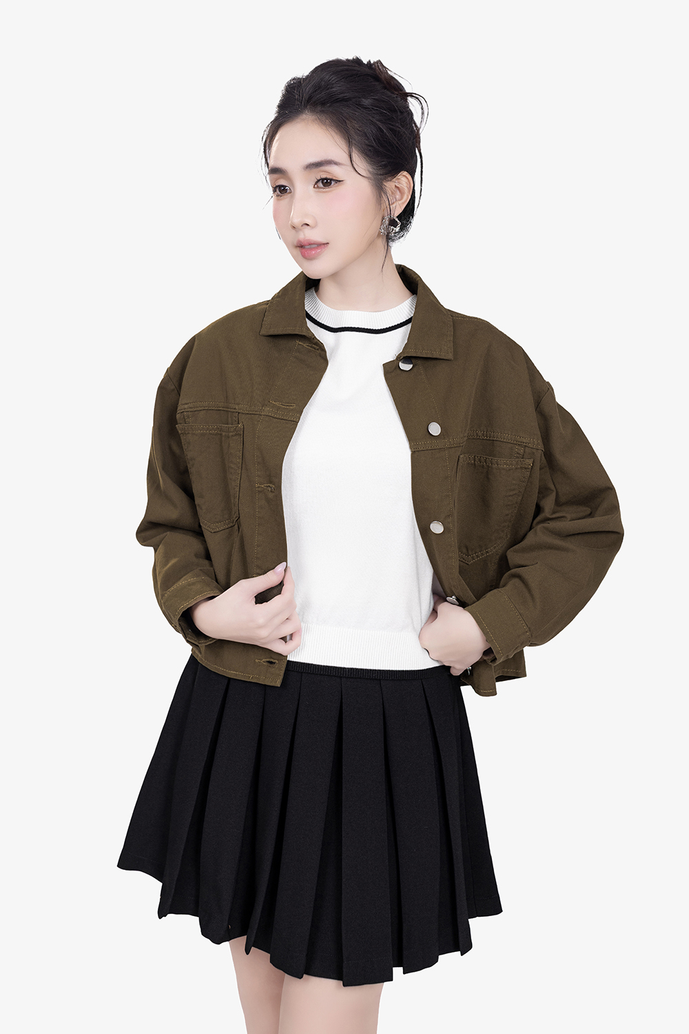 Áo khoác kaki nữ phối nút màu nâu rêu