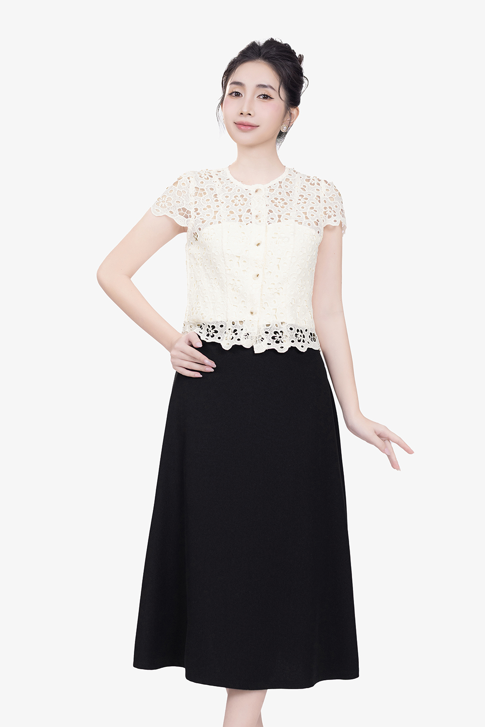 Áo kiểu ren nữ cổ tròn tay ngắn