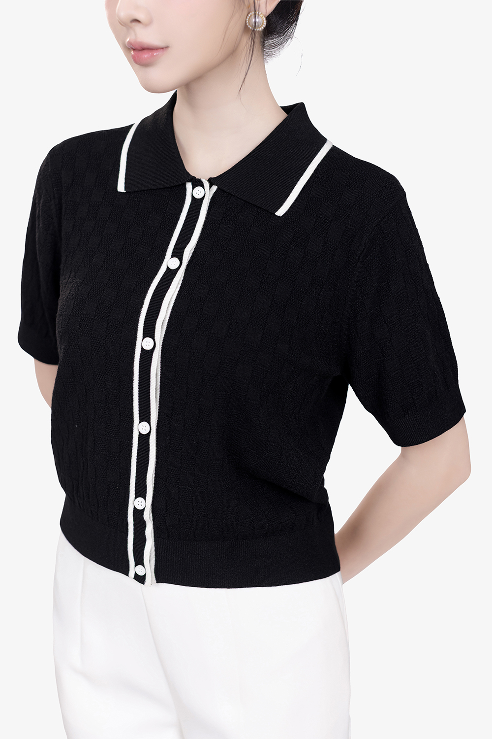 Áo len dệt kim nữ màu đen viền trắng