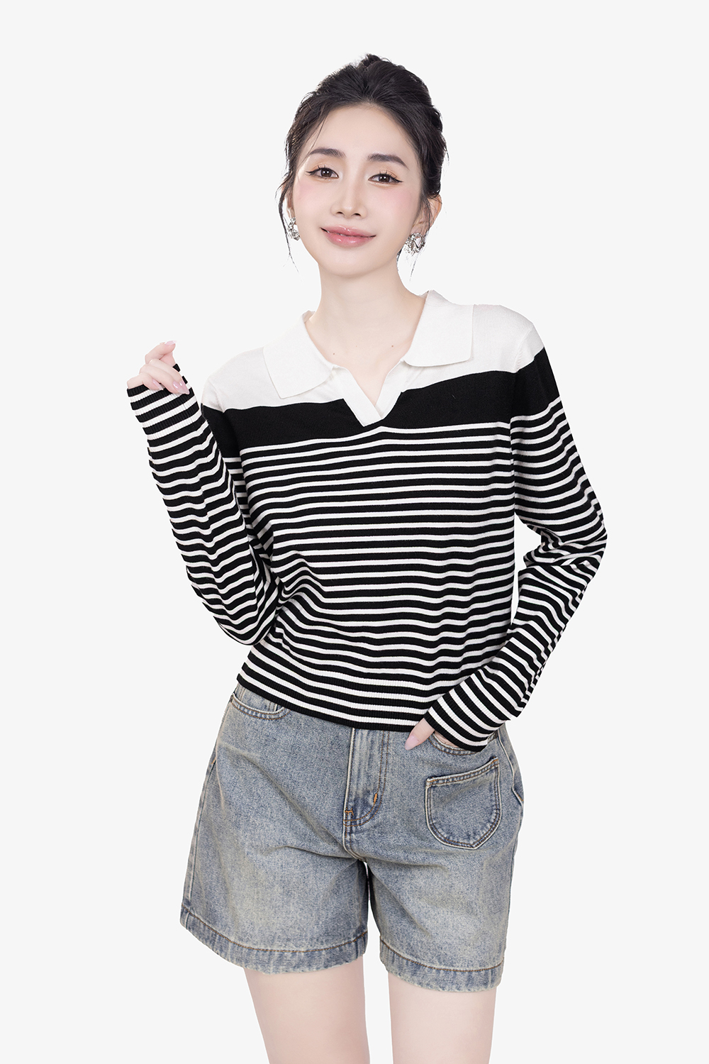 Áo len dệt kim sọc trắng đen tay dài