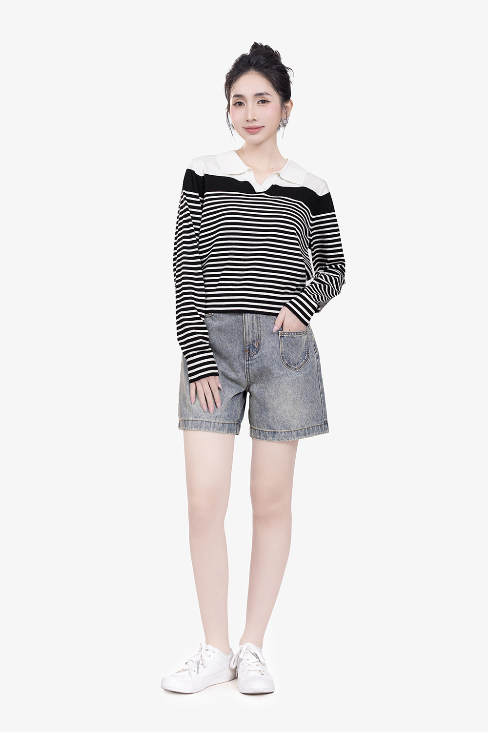 Áo len dệt kim sọc trắng đen tay dài