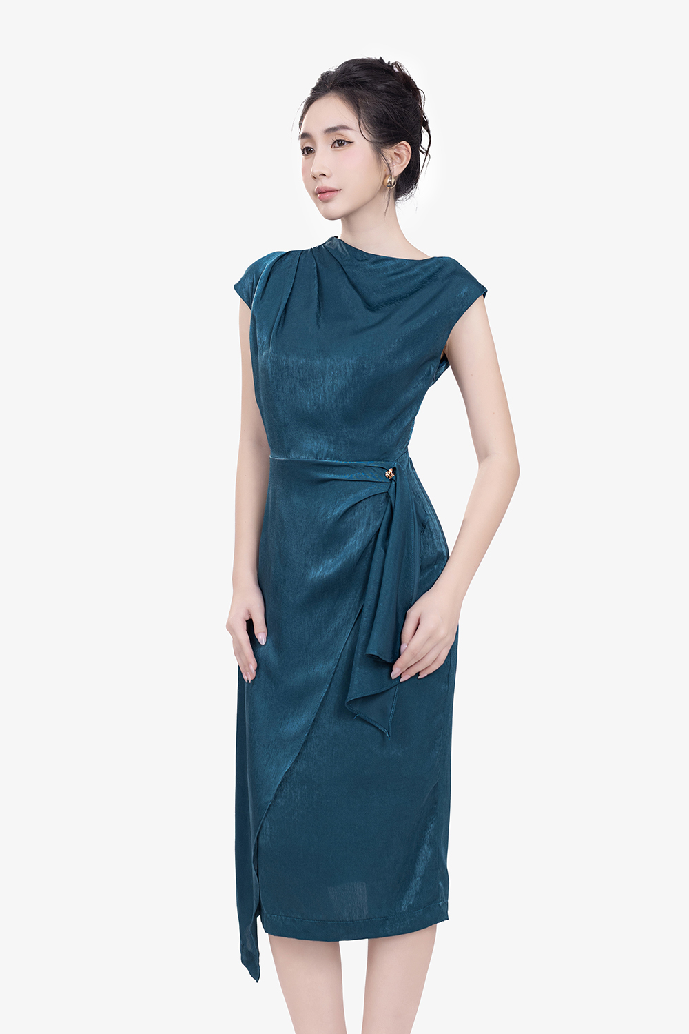 Đầm lụa xanh dự tiệc vạt đắp chéo