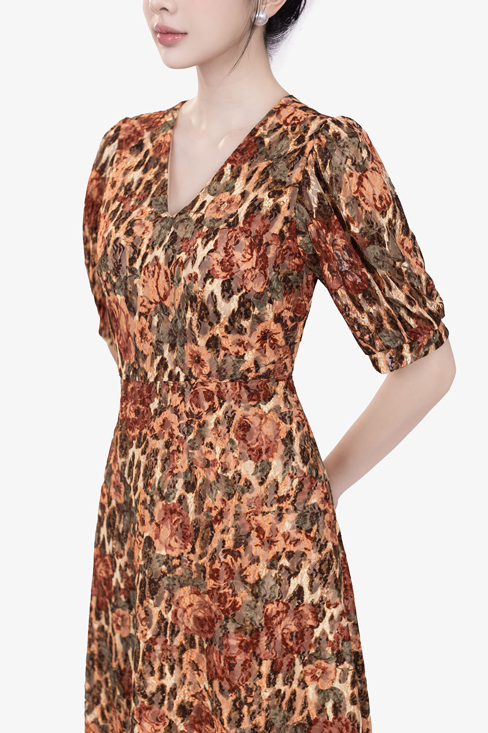 Đầm ren hoa chữ A cổ V tay lỡ