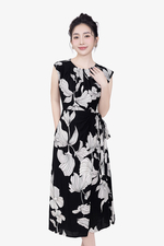 Đầm đen họa tiết trắng tay chờm thắt eo