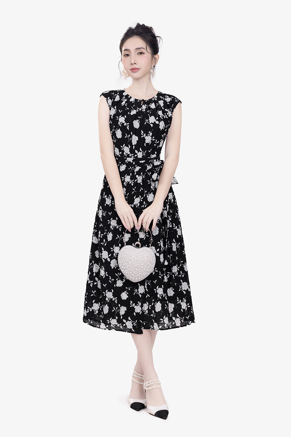 Đầm đen hoa dáng chữ A tùng đắp chéo