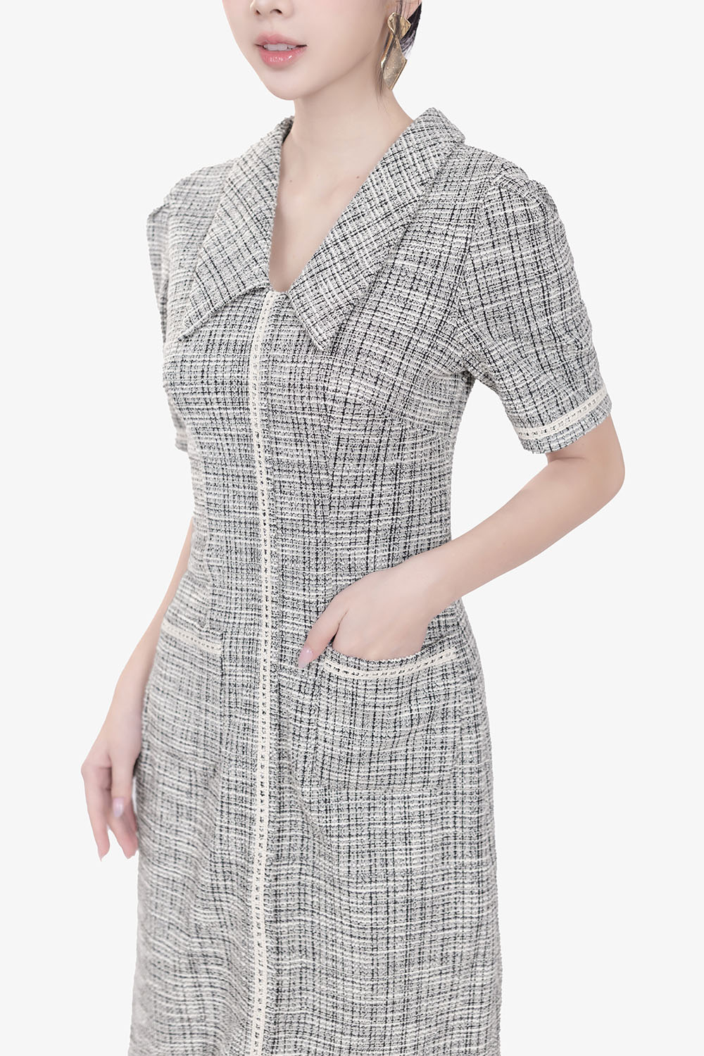 Đầm tweed chữ A cổ sen phối ren trắng