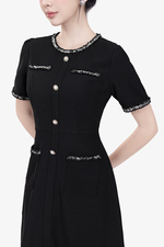 Đầm đen công sở dáng xòe phối viền