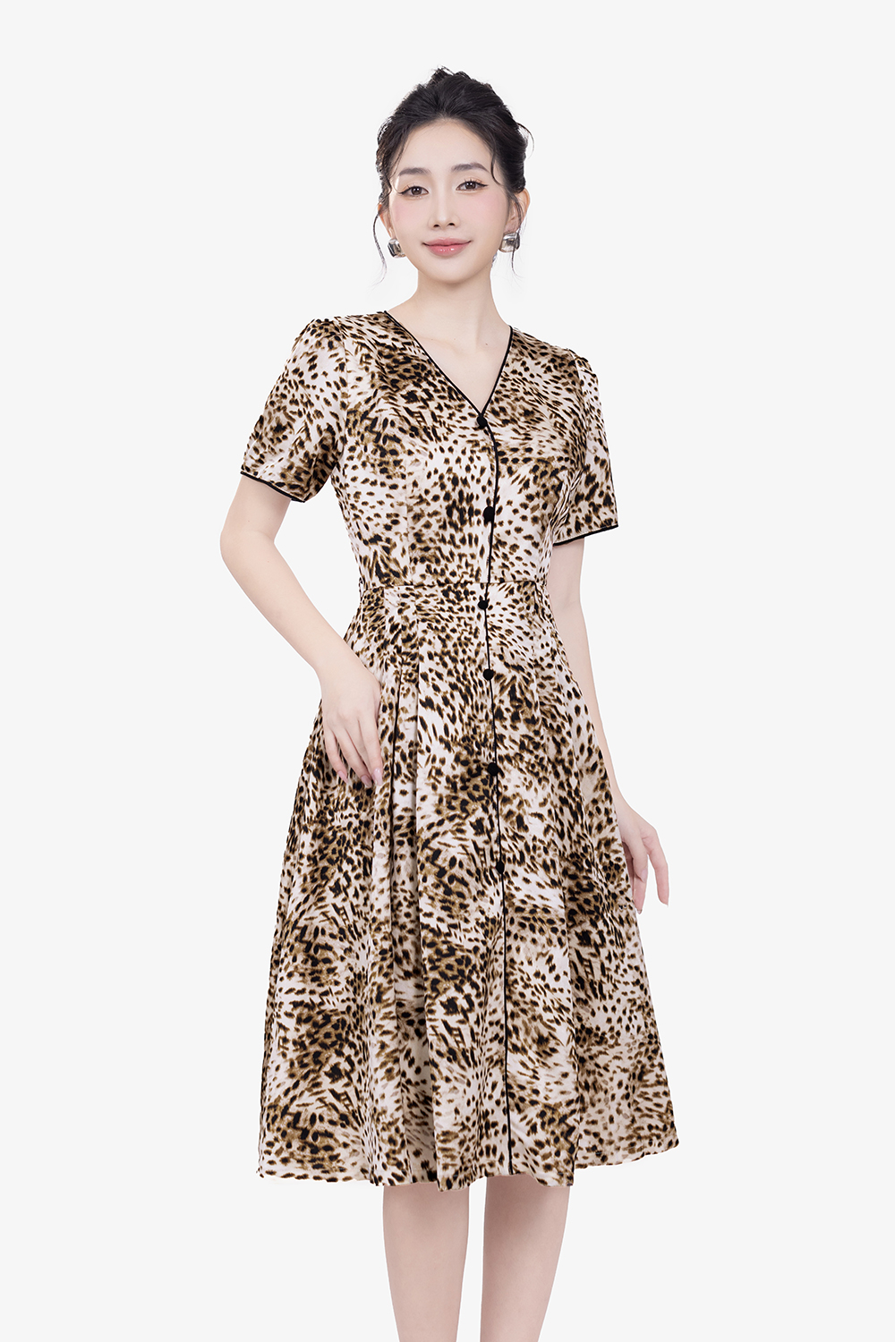 Đầm xòe họa tiết beo cổ V phối viền đen