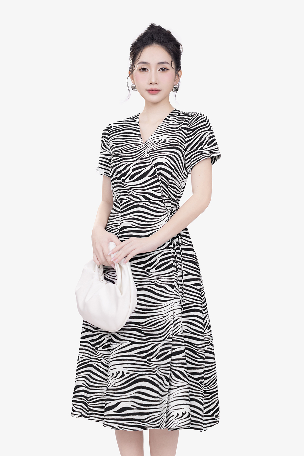 Đầm chữ A họa tiết ngựa vằn cổ V