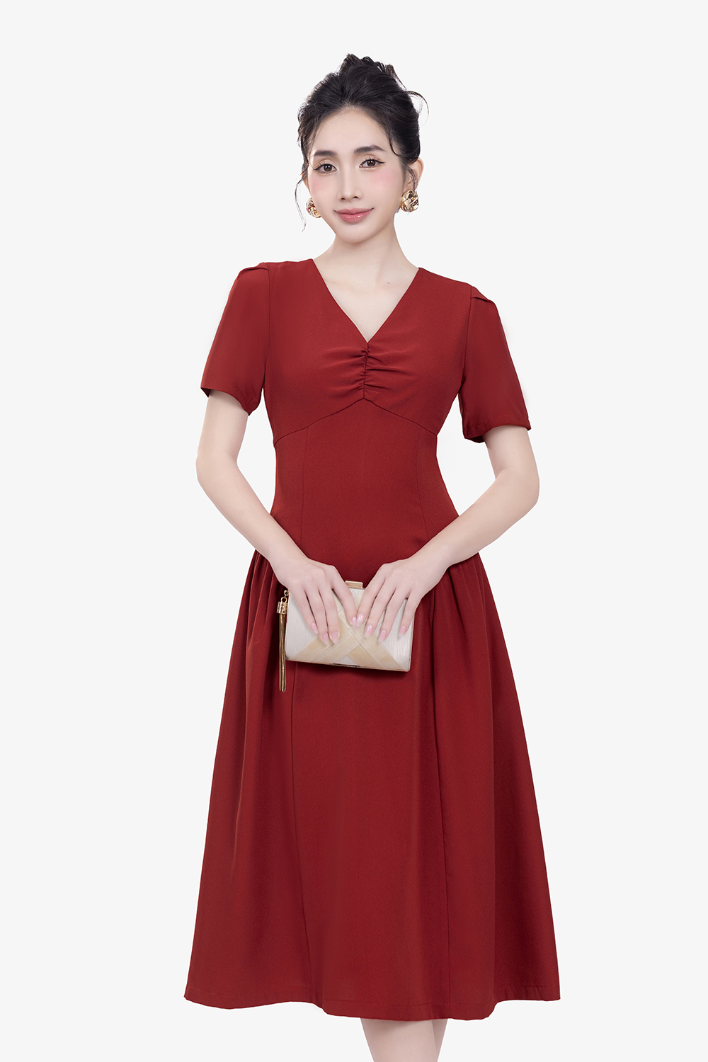 Đầm đỏ dáng xòe cổ V